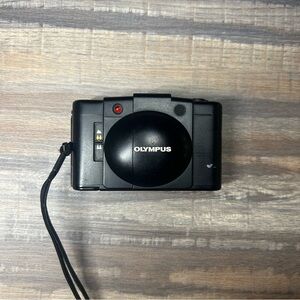 Olympus XA2 35mm Film Camera – Compact Point & Shoot – Black – Japan